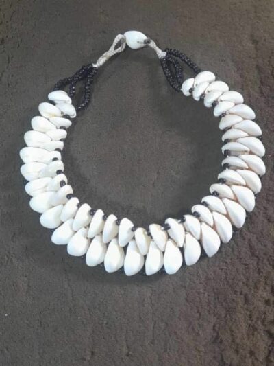 Collier en cauris
