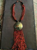 Collier  Rouge Perlé – Médaillon Doré