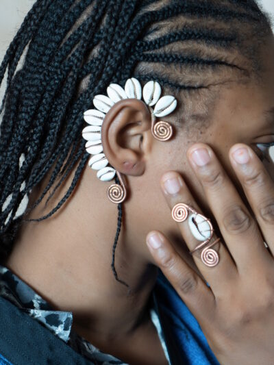 Ornement d’oreille Cauris – Bijou de coiffure