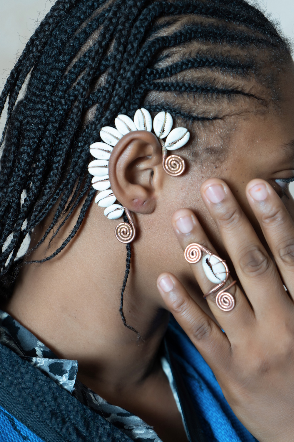 Ornement d’oreille Cauris – Bijou de coiffure