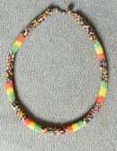 Collier en perles multicolores – tour de cou